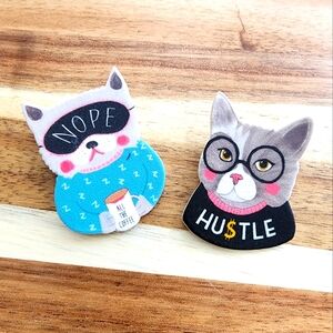 2 puece Cat Pin Set